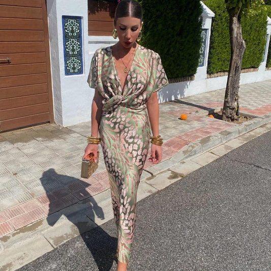 Sandra | Deep V-neck with a Knot-front Detail
